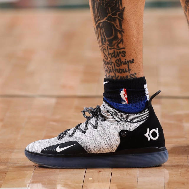 用一个佯突 用一个佯突